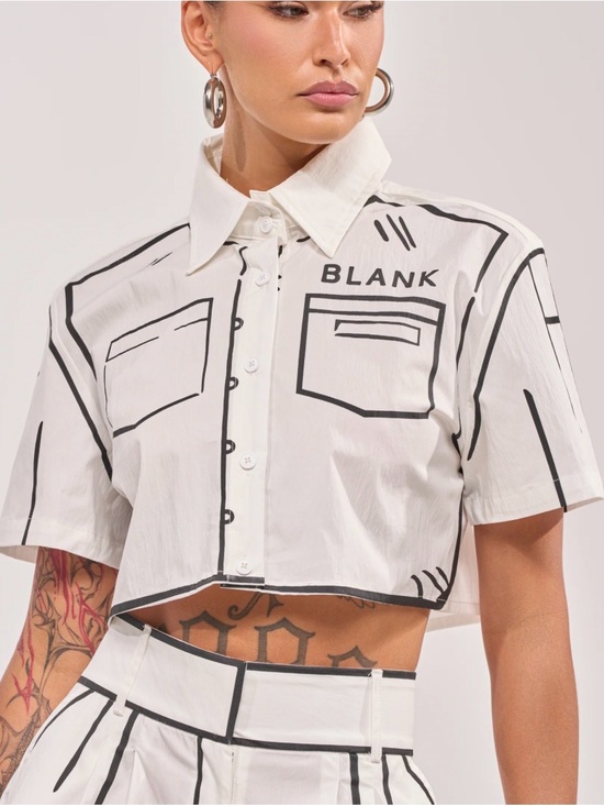 AKIRA Tops - AKIRA BLANK SPACE CROPPED SHORT SLEEVE BUTTON DOWN